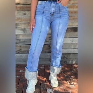 Kreek Embroidered Cuffed Jeans 👖